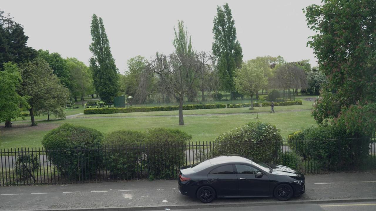 Jewel Of Barking London Villa Bagian luar foto